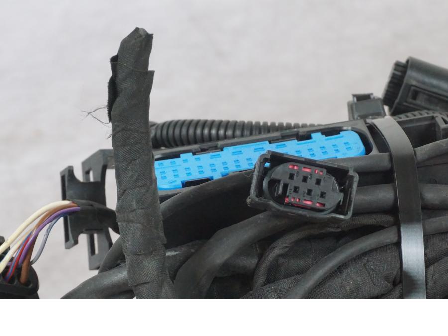 Vänster sida på Kabelstam från en BMW K 1600 GTL -2015 motorcykel.