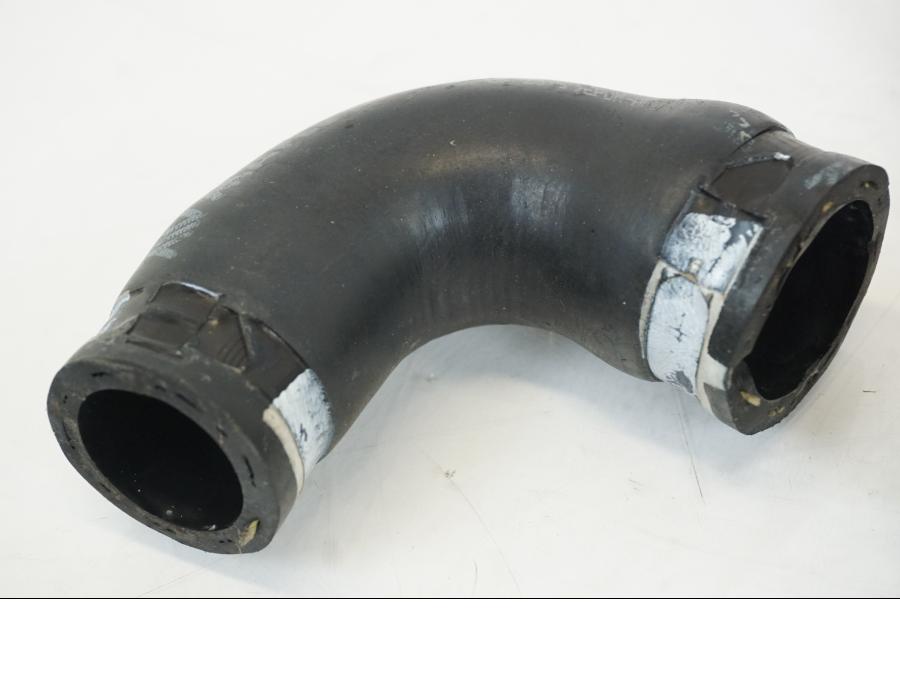 Höger sida på Vattenkyl Slang Set från en Ducati Streetfighter V4 -2020 motorcykel.