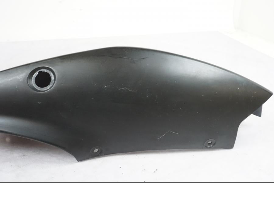 Vänster sida på Bakvinge från en Suzuki GSX-R 750 -2007 motorcykel.