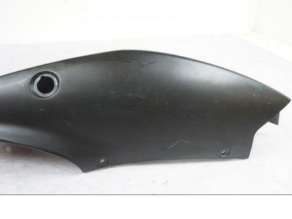 Vänster sida på Bakvinge från en Suzuki GSX-R 750 -2007 motorcykel.