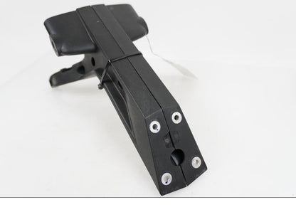 Vänster sida på Baklampfäste från en KTM 790 Duke -2018 motorcykel.