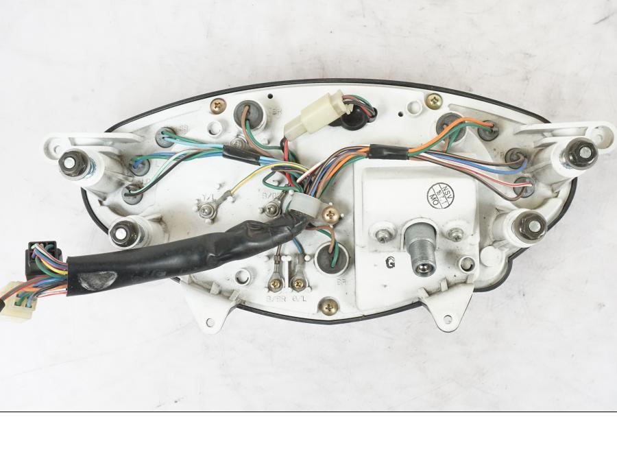 Vänster sida på Instrumentpanel från en Honda NT 650 V -2002 motorcykel.