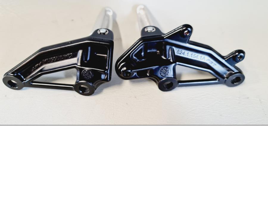 Vänster sida på Fotpinne från en Ducati Streetfighter 1098 -2008 motorcykel.