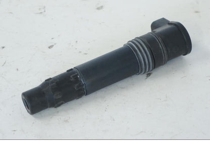 Snett nerifrån på Tändspole från en Kawasaki ER-6N -2012 motorcykel.