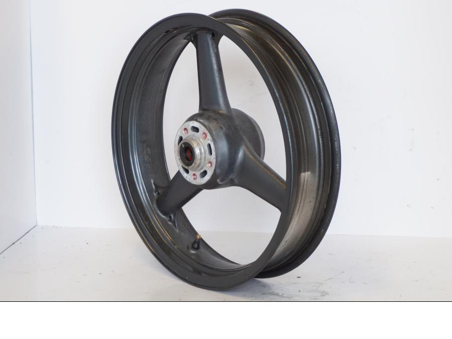 Baksidan på Fälg från en Kawasaki ZR-7 -2001 motorcykel.