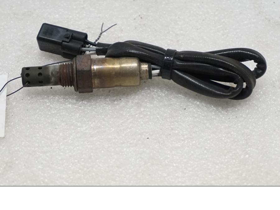 Framsidan på Lambdasond från en Ducati Monster 1200 -2015 motorcykel.