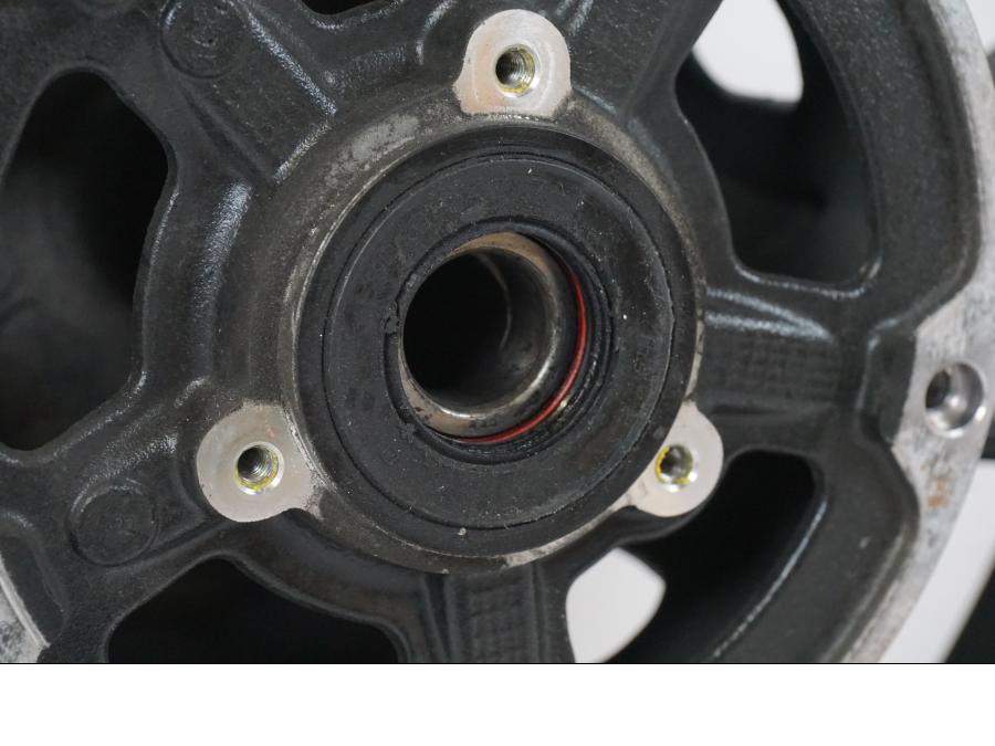 Vänster sida på Fälg från en Yamaha MT-07 -2019 motorcykel.