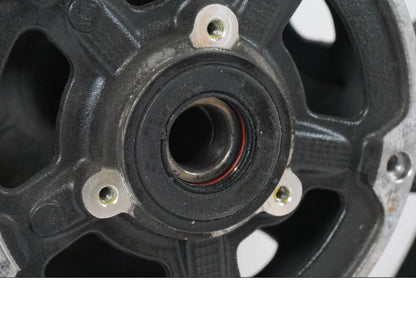 Vänster sida på Fälg från en Yamaha MT-07 -2019 motorcykel.