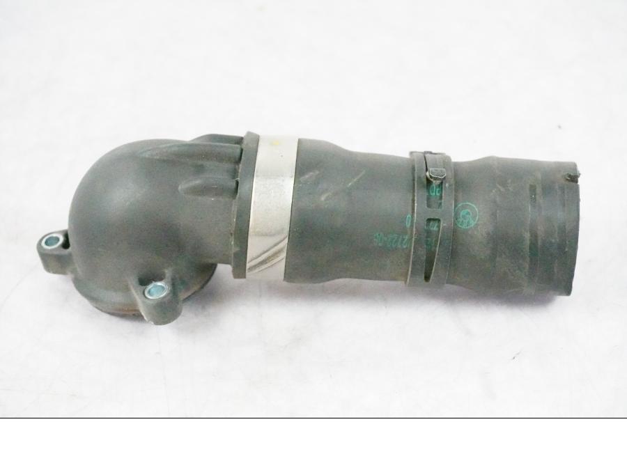 Vänster sida på Vattenrör från en BMW K 1200 S -2005 motorcykel.