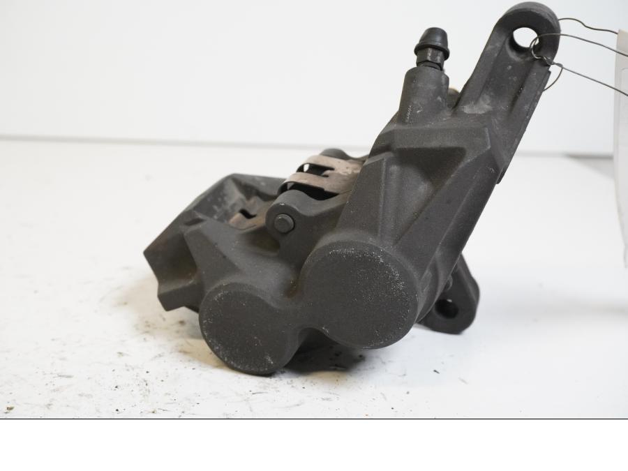 Baksidan på Bromsok från en Yamaha XV 1700 -2003 motorcykel.