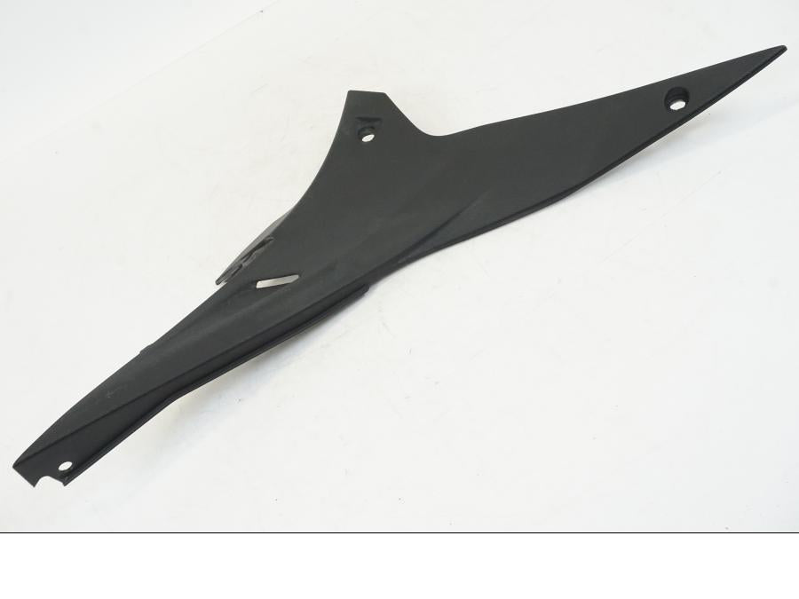 Baksidan på Sidopanel från en Aprilia Tuono V4R -2011 motorcykel.