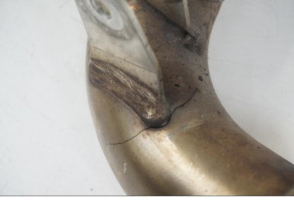 Snett nerifrån på Mellanrör från en KTM 990 SM -2009 motorcykel.