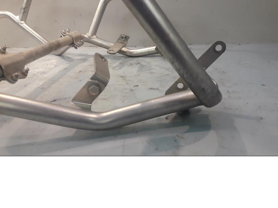 Höger sida på Motorskyddsbåge från en BMW F 700 GS -2015 motorcykel.