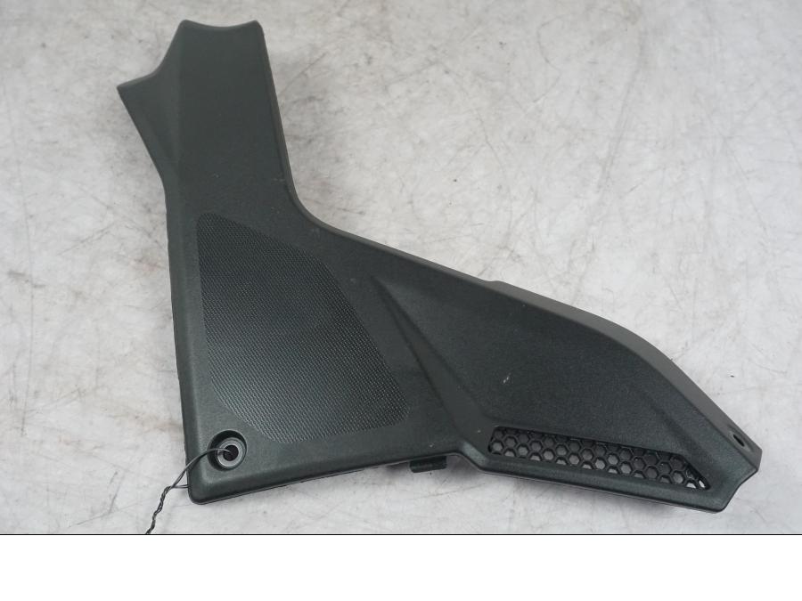 Höger sida på Sidkåpa från en Ducati Multistrada V4 -2024 motorcykel.