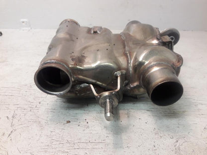 Höger sida på Mellanburk från en Triumph Speed Twin -2019 motorcykel.