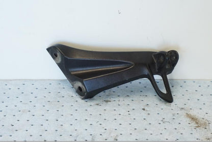 Höger sida på Fotpinnefäste från en Suzuki GSX 1300 BK -2008 motorcykel.