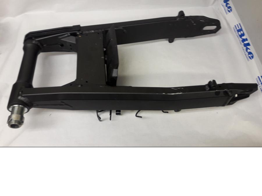 Höger sida på Sving från en Kawasaki Z 900 -2020 motorcykel.