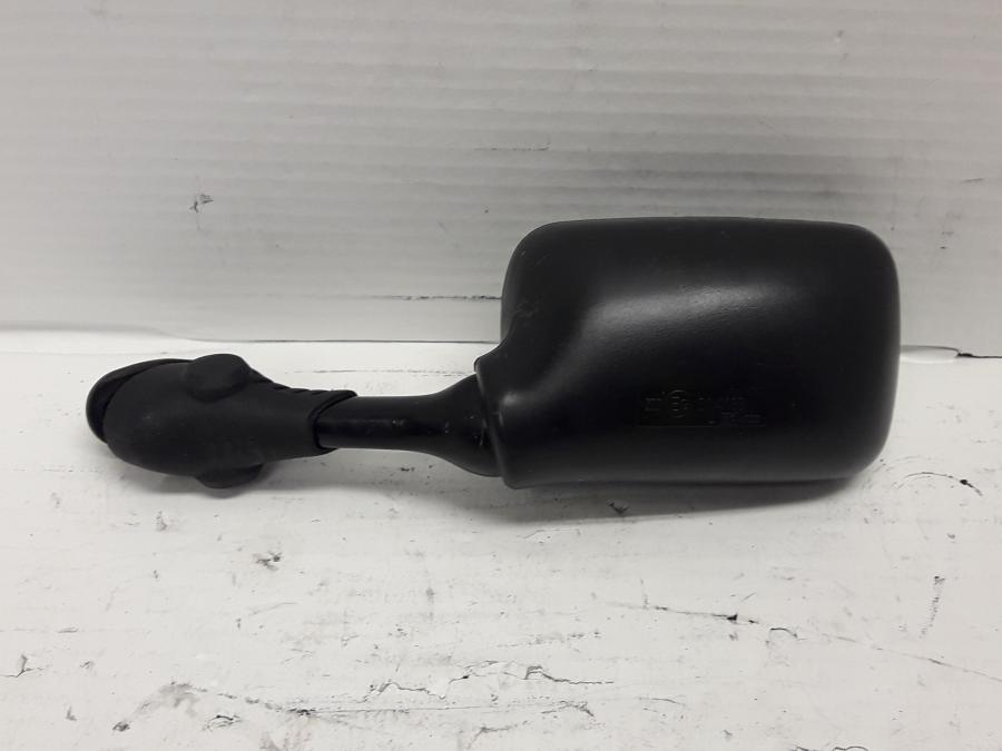 Framsidan på Backspegel från en Ducati 750 SS -2000 motorcykel.