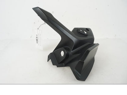 Baksidan på Strålkastarkåpa från en BMW F 750 GS -2019 motorcykel.