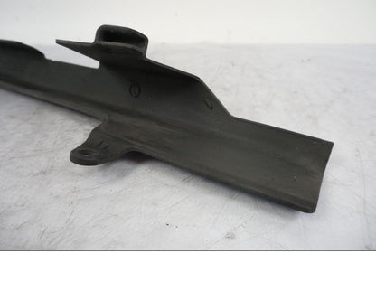 Snett uppifrån på Kedjeskydd från en Honda VTR 1000 F -1997 motorcykel.