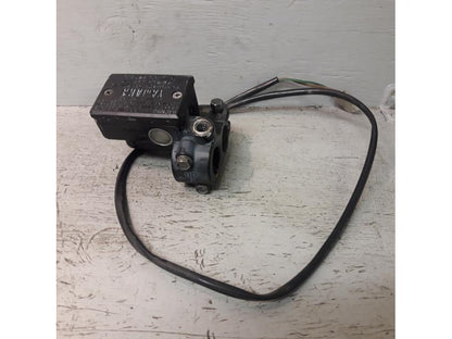 Baksidan på Bromshuvudcylinder från en Yamaha XTZ 750 -1995 motorcykel.