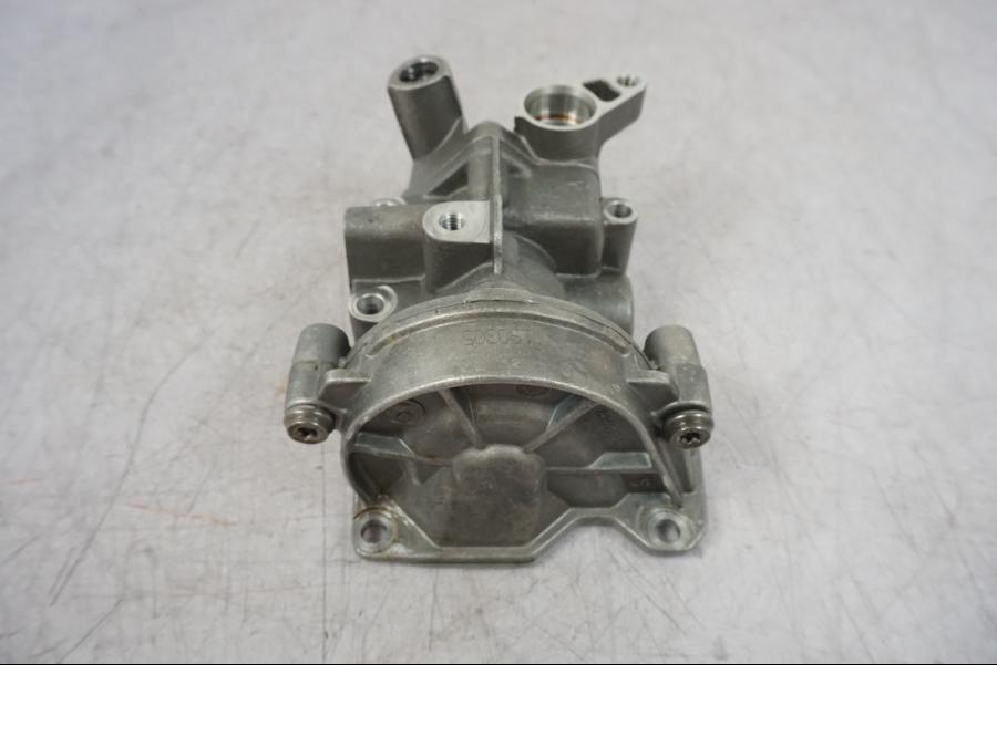 Baksidan på Oljepump från en BMW F 750 GS -2020 motorcykel.