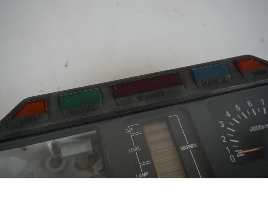 Vänster sida på Instrumentpanel från en Yamaha XJ 750 -1982 motorcykel.