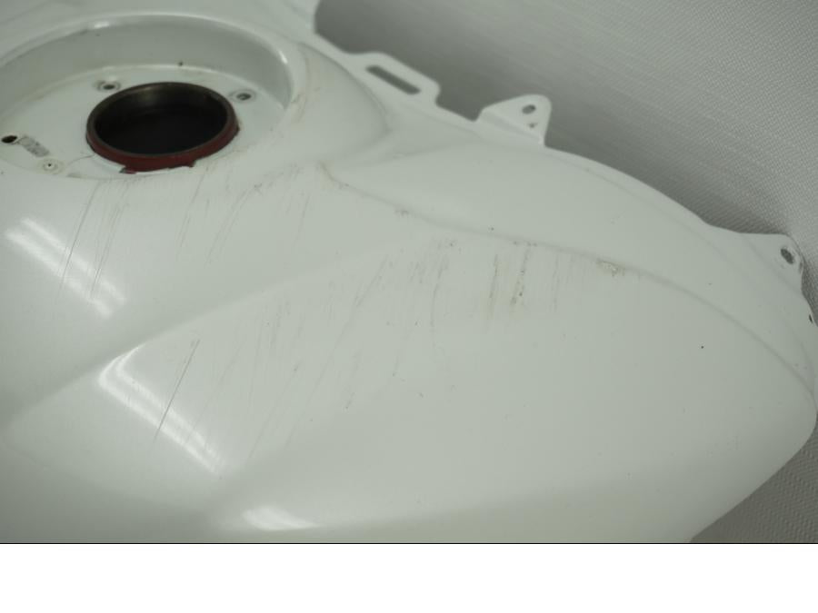 Snett uppifrån på Bensintank från en Yamaha YZF 1000 R1 -2006 motorcykel.