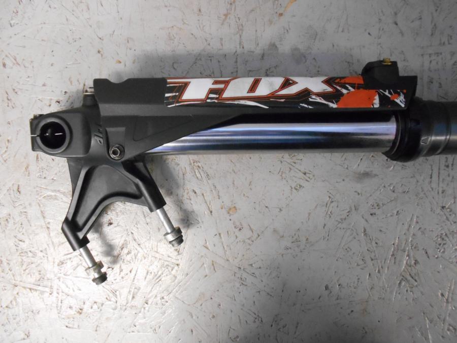 Vänster sida på Gaffelben från en KTM 690 SMCR -2013 motorcykel.