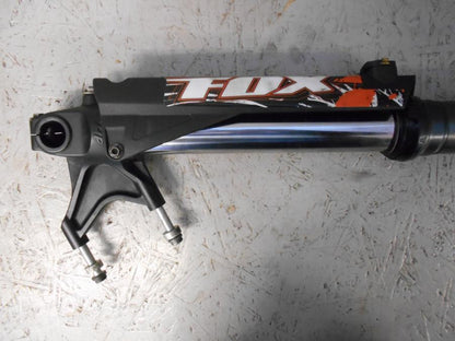 Vänster sida på Gaffelben från en KTM 690 SMCR -2013 motorcykel.