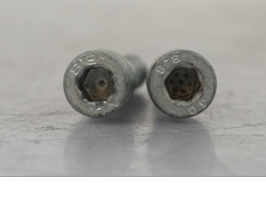 Baksidan på Fotpinne från en KTM 690 SM R -2009 motorcykel.