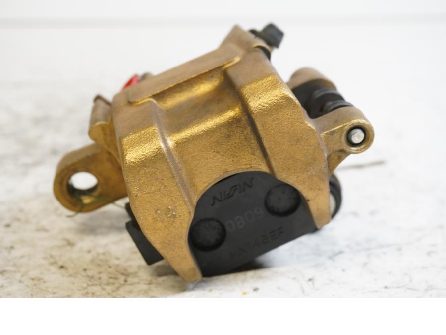 Baksidan på Bromsok från en Triumph Street Triple -2011 motorcykel.