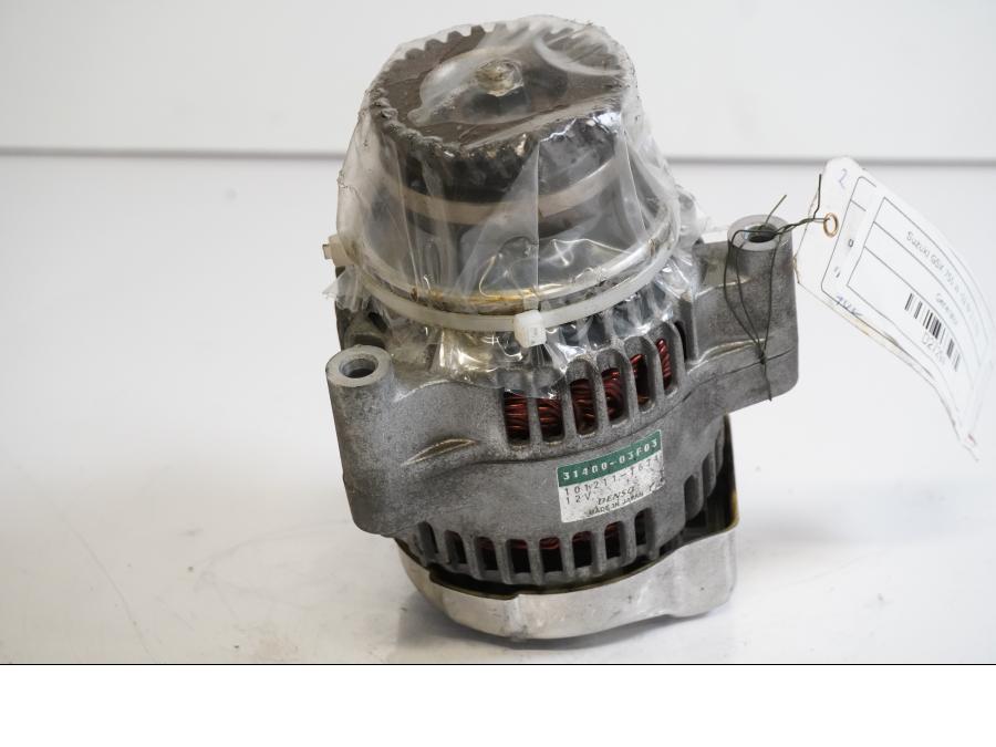 Framsidan på Generator från en Suzuki GSX 750 -2002 motorcykel.