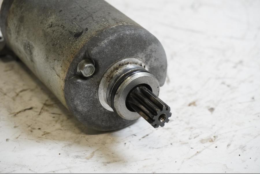 Baksidan på Startmotor från en BMW K 1200 RS -2003 motorcykel.