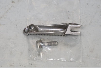 Baksidan på Fotpinne från en Yamaha YZF 1000 R1 -2017 motorcykel.