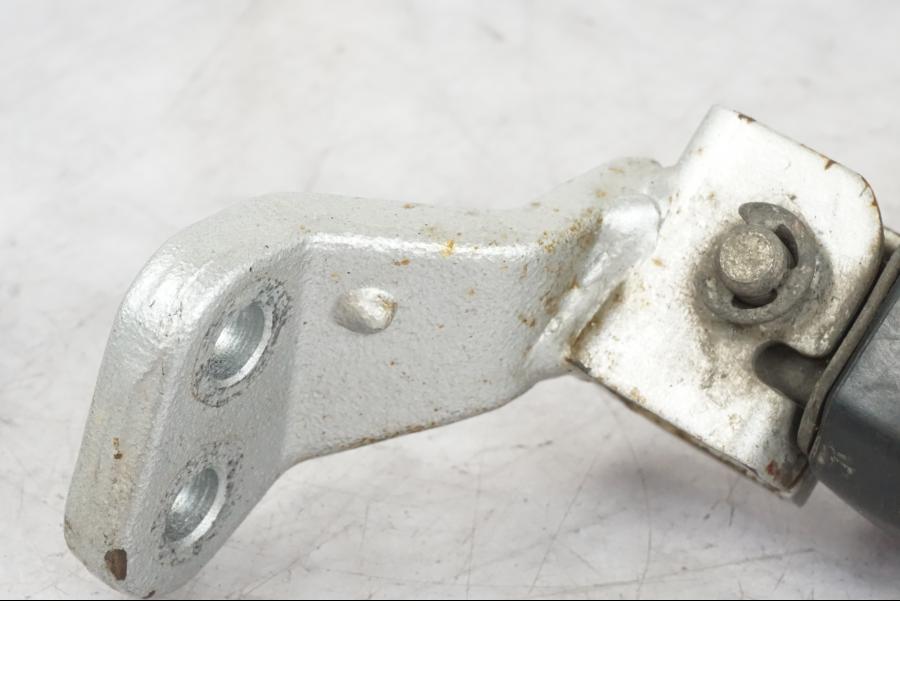 Vänster sida på Fotpinne från en Kawasaki KL 650A -1987 motorcykel.