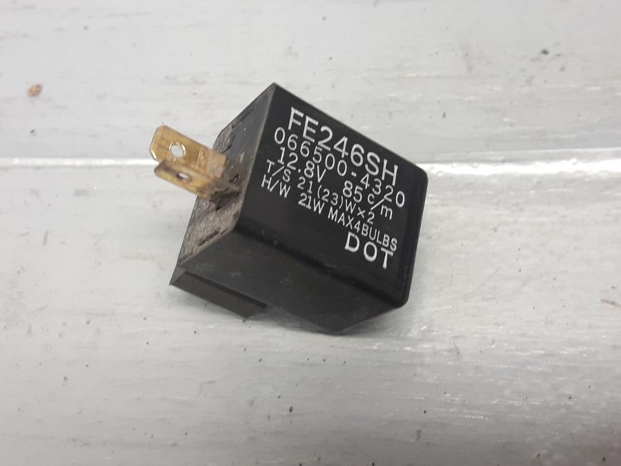 Framsidan på Blinkersrelä från en Suzuki DL 1000 -2018 motorcykel.