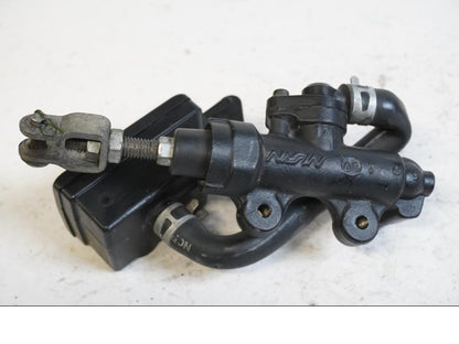 Höger sida på Bromshuvudcylinder från en Suzuki VL 1500 -1998 motorcykel.