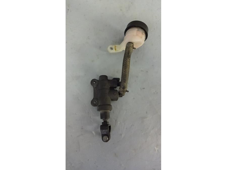 Framsidan på Bromshuvudcylinder från en BMW R 1200 GSA -2014 motorcykel.