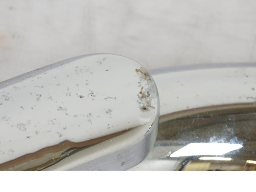 Vänster sida på Grenrör från en Suzuki VL 800 -2002 motorcykel.