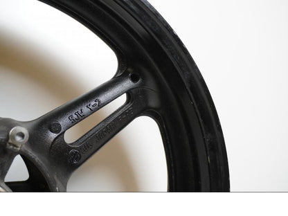 Vänster sida på Fälg från en Yamaha FJR 1300 -2016 motorcykel.