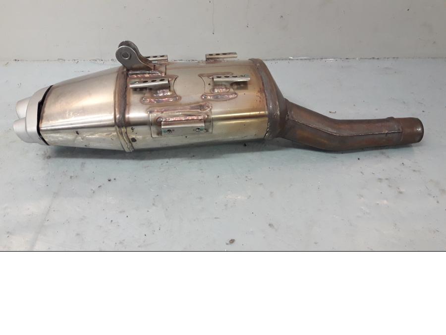 Framsidan på Ljuddämpare från en Triumph Daytona 675 -2009 motorcykel.