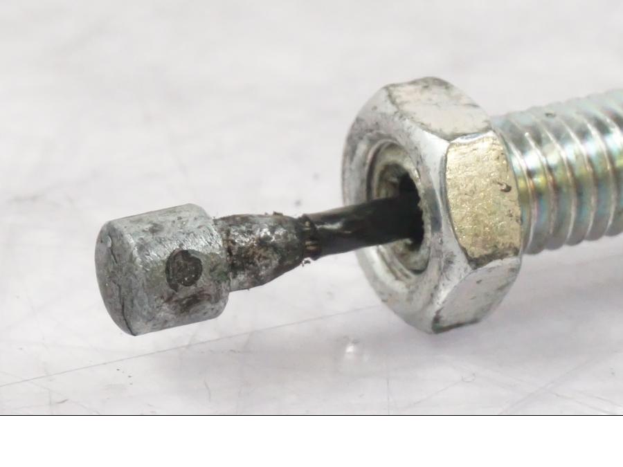 Höger sida på Kopplingsvajer från en Yamaha MT-09 -2016 motorcykel.