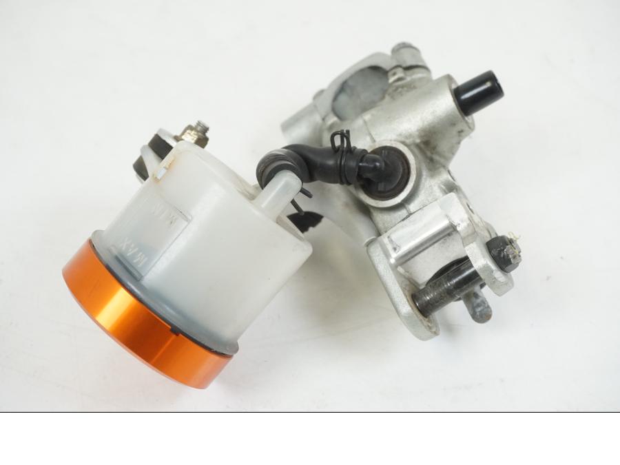 Höger sida på Bromshuvudcylinder från en KTM 990 SM -2009 motorcykel.