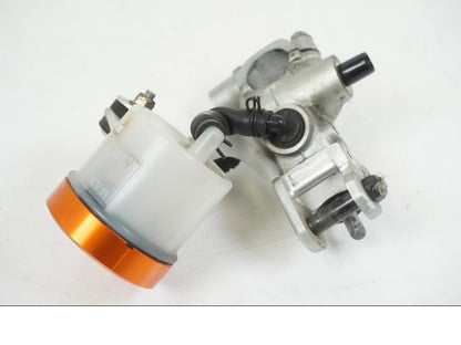 Höger sida på Bromshuvudcylinder från en KTM 990 SM -2009 motorcykel.