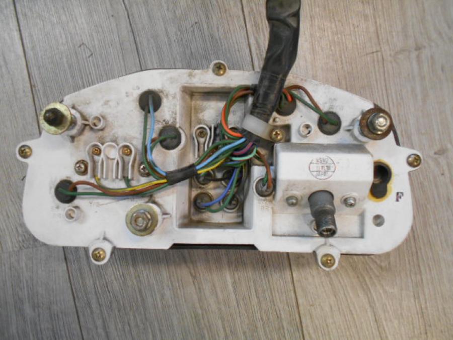 Baksidan på Instrumentpanel från en Honda XL 600 V -1997 motorcykel.
