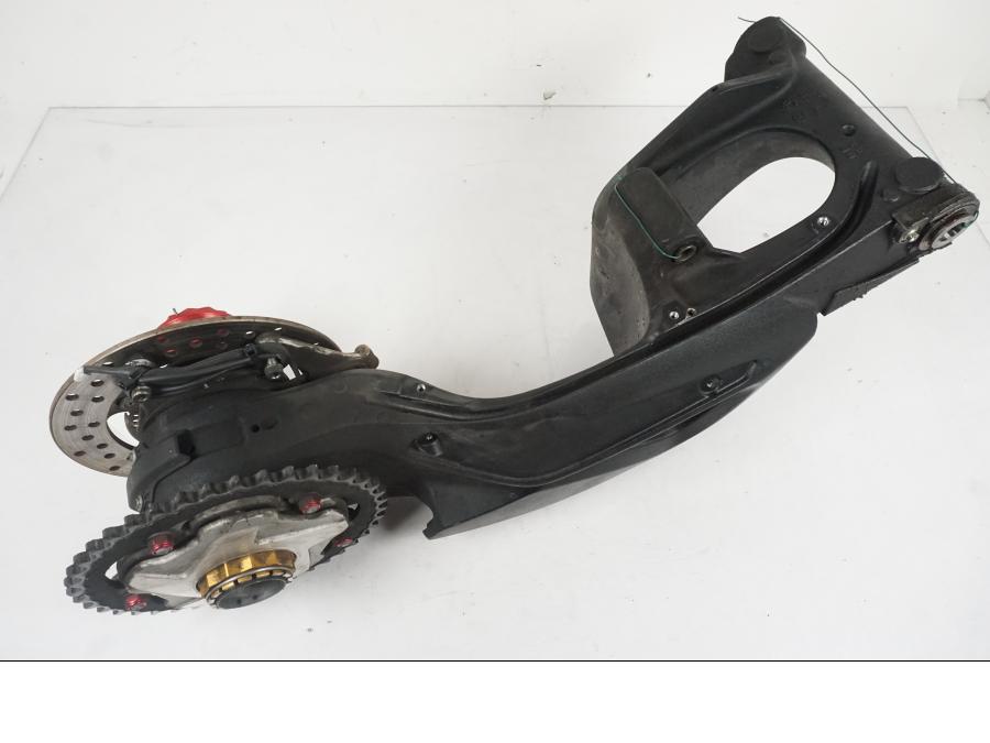 Extrabild5 på Sving från en MV Agusta Dragster -2014 motorcykel.