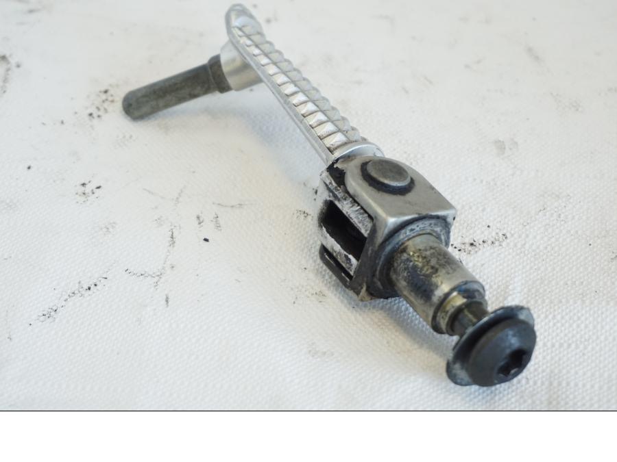 Snett uppifrån på Fotpinne från en Yamaha YZF R6 -2006 motorcykel.