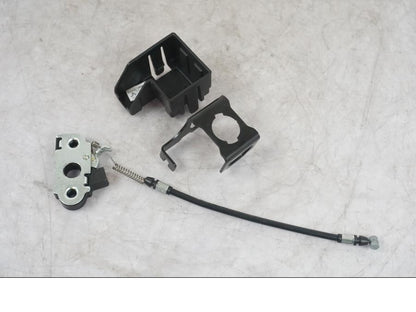 Framsidan på Sadellåsmekanism från en KTM 1290 Super Duke R -2022 motorcykel.