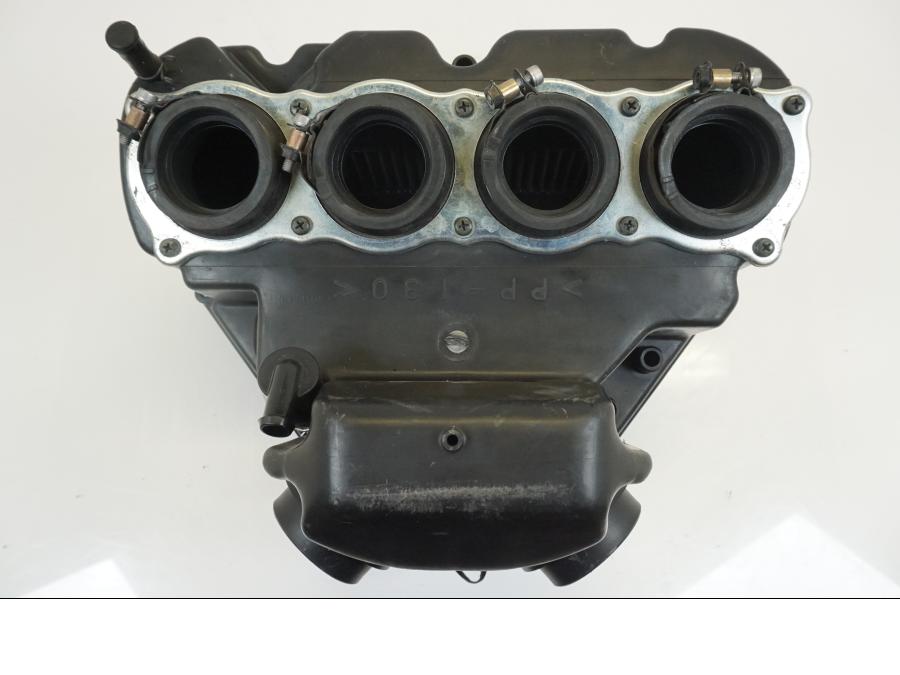 Höger sida på Luftburk från en Yamaha YZF R6 -2006 motorcykel.